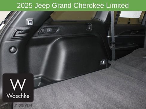 New 2025 Jeep Grand Cherokee Limited w/ Trailer Tow Package image 18