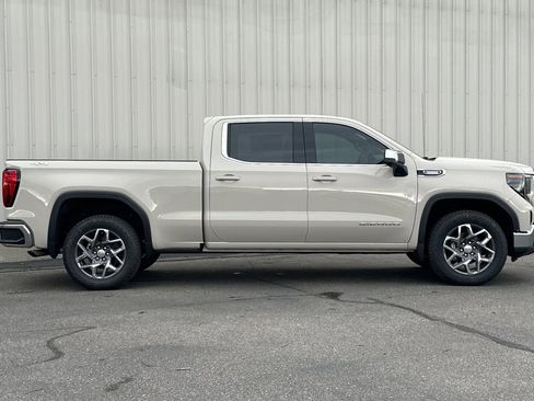 New 2026 GMC Sierra 1500 SLE w/ Preferred Package AWD/4WD image 4