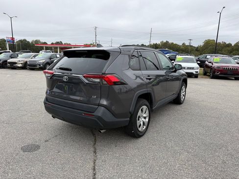Used 2021 Toyota RAV4 LE image 5