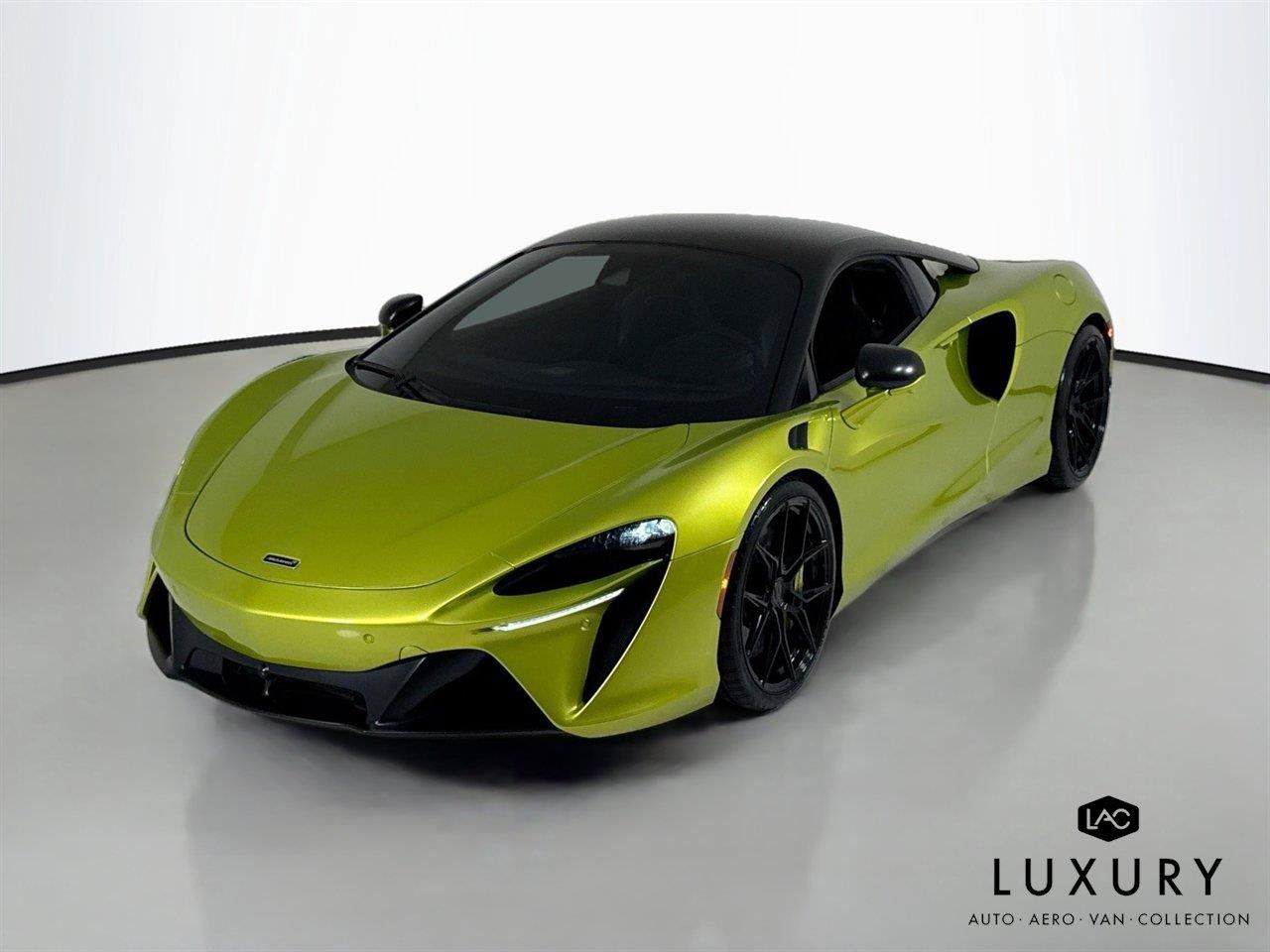 Used 2023 McLaren Artura RWD image 4