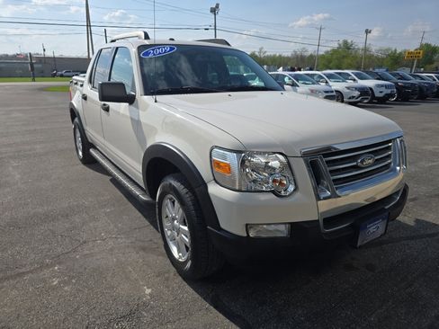 Used 2009 Ford Explorer Sport Trac XLT AWD/4WD image 4