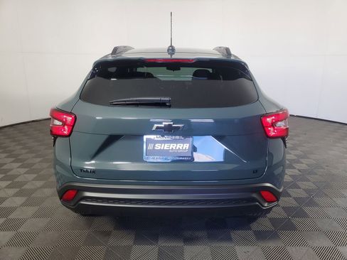 New 2026 Chevrolet Trax LT w/ Midnight Edition FWD image 5