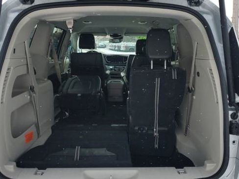 Certified 2024 Chrysler Pacifica Touring-L image 25