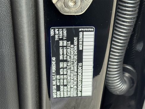 Used 2025 Porsche Cayenne Coupe image 36