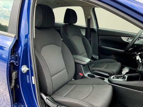 Used 2023 Kia Forte LXS image 7