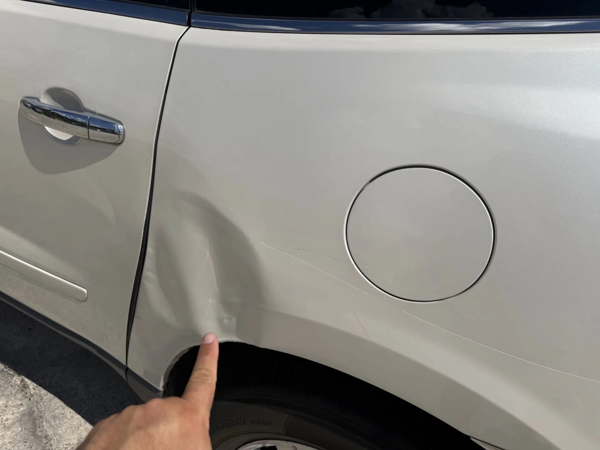 Used 2011 Chevrolet Traverse LT w/ LPO, 'HIT The Road' Package FWD image 7