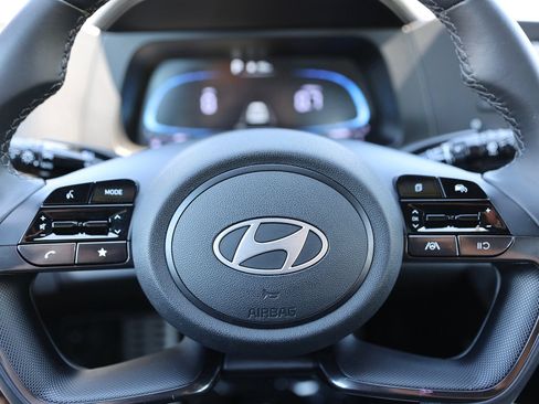 Used 2025 Hyundai Elantra Sport FWD image 30