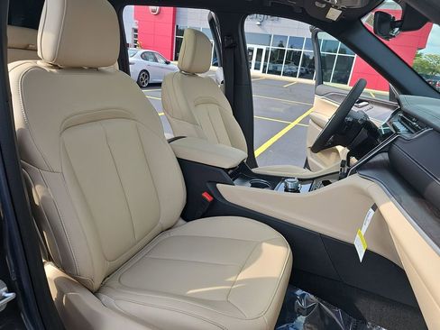 New 2025 Jeep Grand Cherokee Limited w/ Trailer Tow Package image 10