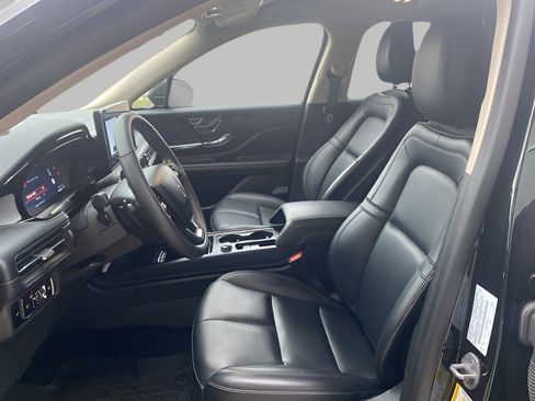 Used 2024 Lincoln Corsair AWD w/ Towing Package image 8