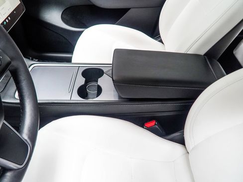 Used 2023 Tesla Model Y Performance AWD/4WD image 17