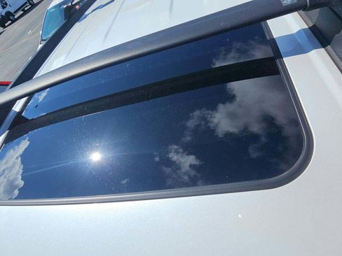 Used 2022 Toyota Corolla Cross XLE w/ Convenience Package image 24