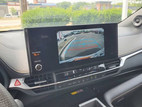Used 2025 Toyota Sienna XLE Woodland Edition AWD/4WD image 31