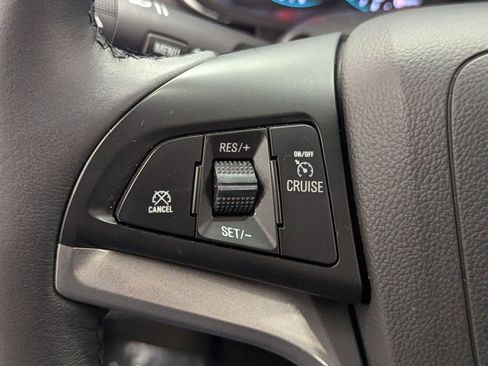 Used 2021 Chevrolet Trax LT w/ LT Convenience Package image 13