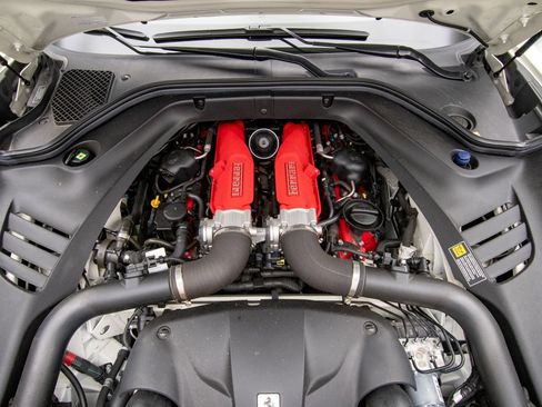 Used 2016 Ferrari California T RWD image 37