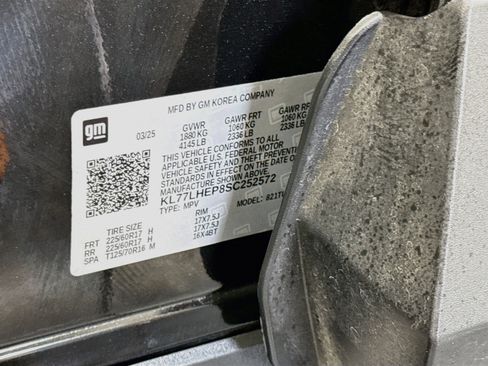 Used 2025 Chevrolet Trax LT FWD image 12
