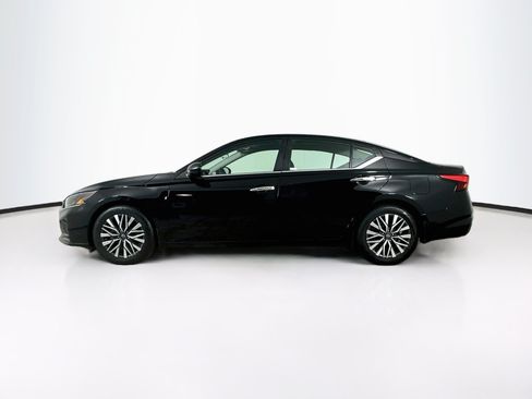 Used 2024 Nissan Altima 2.5 SV FWD image 4