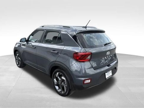 Used 2023 Hyundai Venue SEL FWD image 11