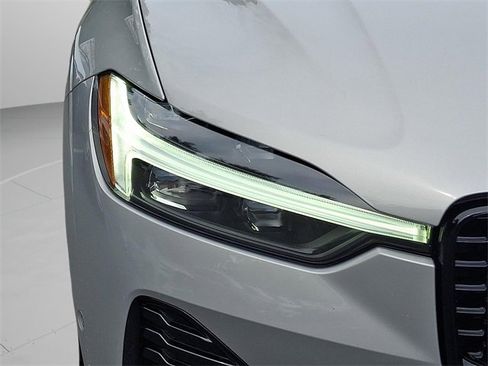 Certified 2025 Volvo XC60 B5 Plus image 9