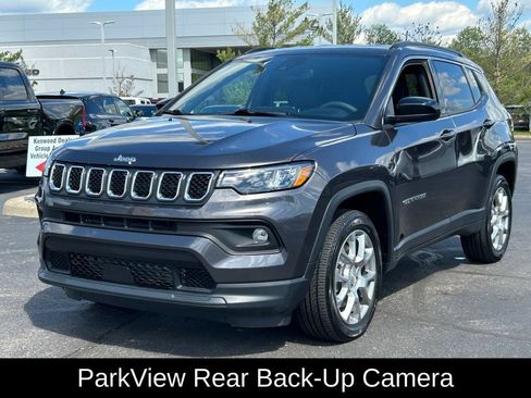 Used 2023 Jeep Compass Latitude AWD/4WD image 3
