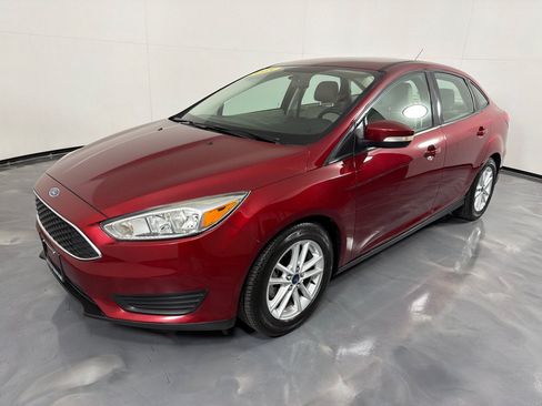 Used 2015 Ford Focus SE w/ SE Cold Weather Package FWD image 9