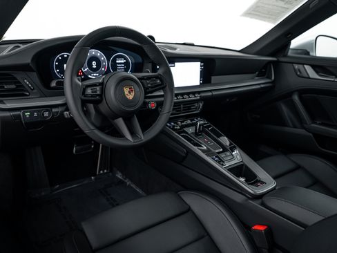 Certified 2025 Porsche 911 Carrera RWD image 4