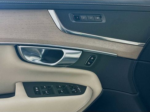 New 2026 Volvo XC90 B5 Core image 17