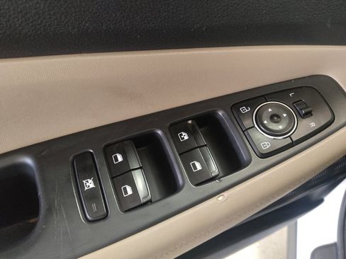 Used 2020 Hyundai Santa Fe SE FWD image 27