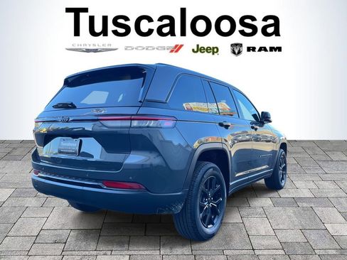 New 2025 Jeep Grand Cherokee Altitude image 7