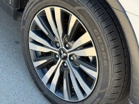 Used 2020 Mitsubishi Outlander FWD image 8