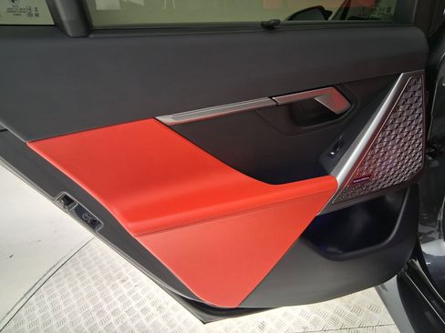 Used 2025 BMW M5 w/ Carbon Package image 30