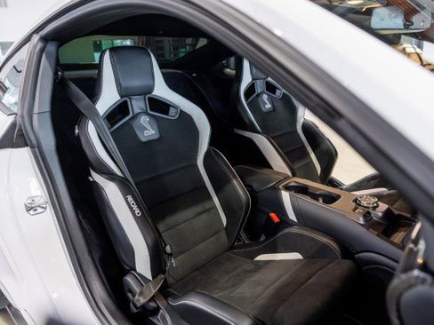 Used 2021 Ford Mustang Shelby GT500 w/ Carbon Fiber Track Pack image 39