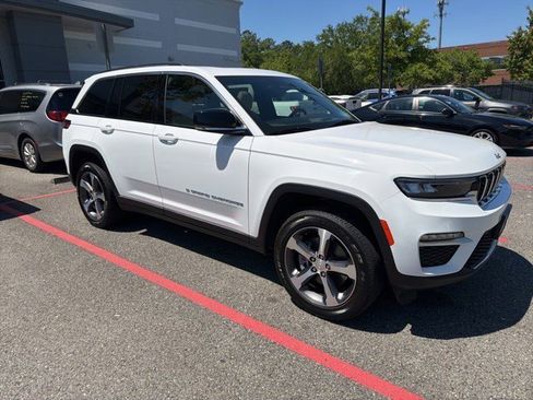 Used 2023 Jeep Grand Cherokee 4WD 4xe image 12