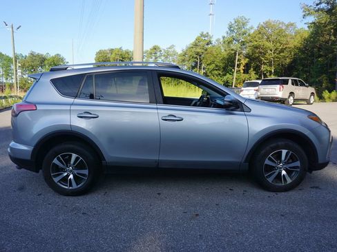 Used 2018 Toyota RAV4 XLE FWD image 19