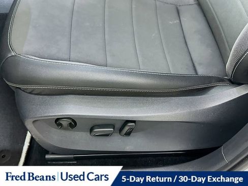 Used 2023 Volkswagen Taos SE w/ Panoramic Sunroof Package image 19