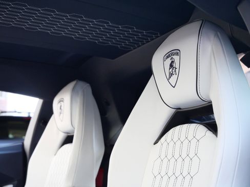 Used 2025 Lamborghini Revuelto Base image 22