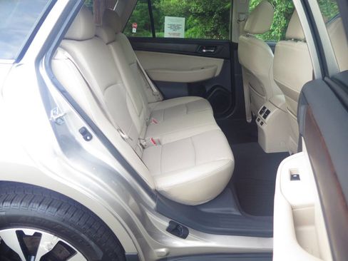 Used 2015 Subaru Outback 2.5i Limited AWD/4WD image 10