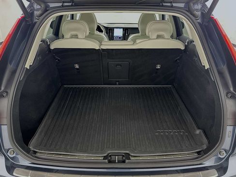 Used 2023 Volvo XC60 B5 Plus w/ Protection Package Premier FWD image 24