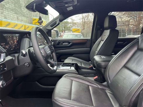 Used 2025 GMC Yukon XL Denali image 17