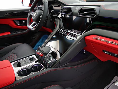 Used 2022 Lamborghini Urus image 39