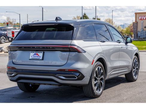 Used 2024 Lincoln Nautilus Reserve AWD/4WD image 3