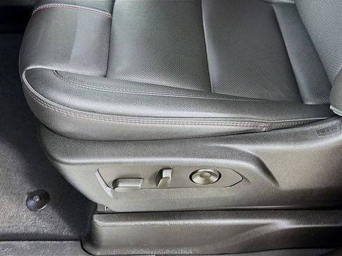 Used 2022 Chevrolet Suburban RST image 18