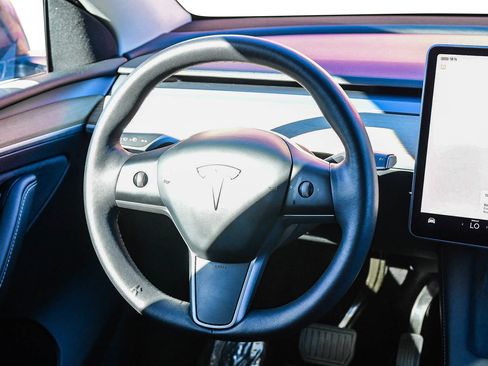 Used 2023 Tesla Model Y Long Range image 35