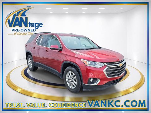 Used 2020 Chevrolet Traverse LT image 3