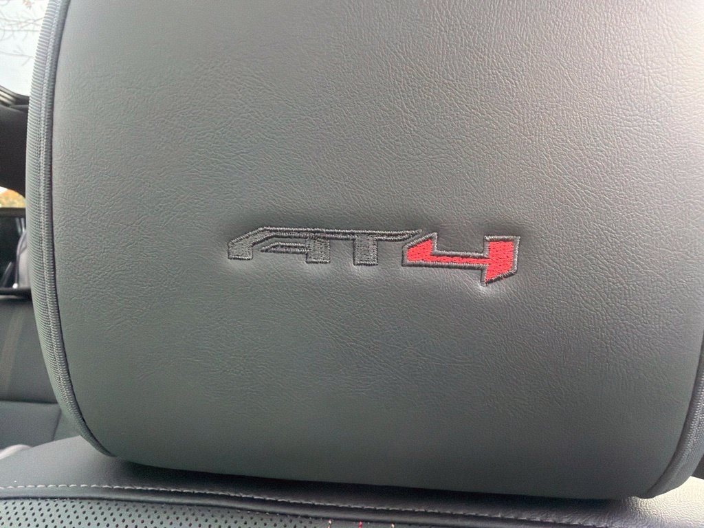 Used 2025 GMC Acadia AT4 AWD/4WD image 9