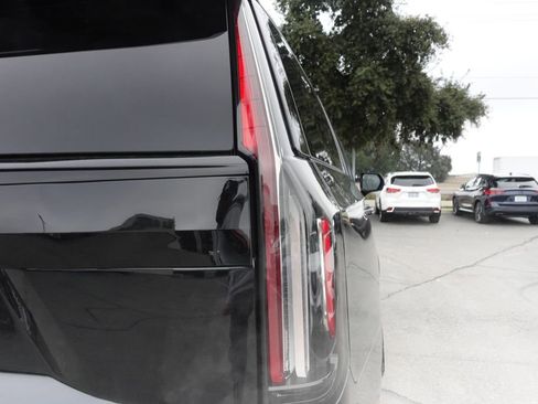 Used 2023 Cadillac Escalade ESV Sport image 7