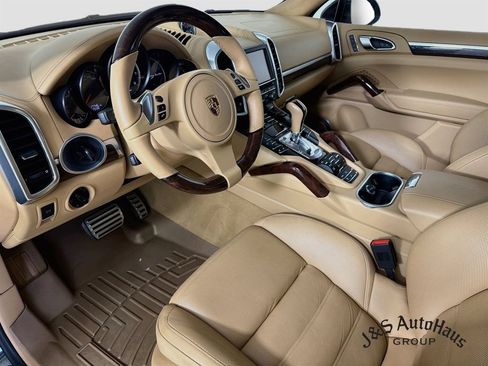 Used 2012 Porsche Cayenne Turbo AWD/4WD image 9