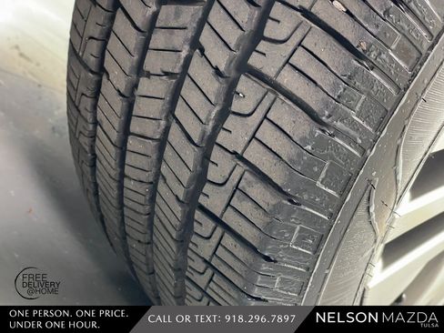 Used 2023 Toyota Venza XLE image 14