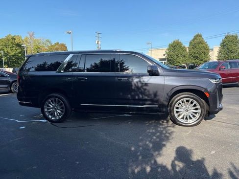 Used 2022 Cadillac Escalade ESV Premium Luxury AWD/4WD image 10
