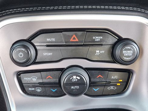 Used 2022 Dodge Challenger SXT RWD image 18