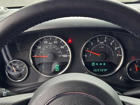 Used 2016 Jeep Wrangler Unlimited Sahara w/ Connectivity Group AWD/4WD image 24